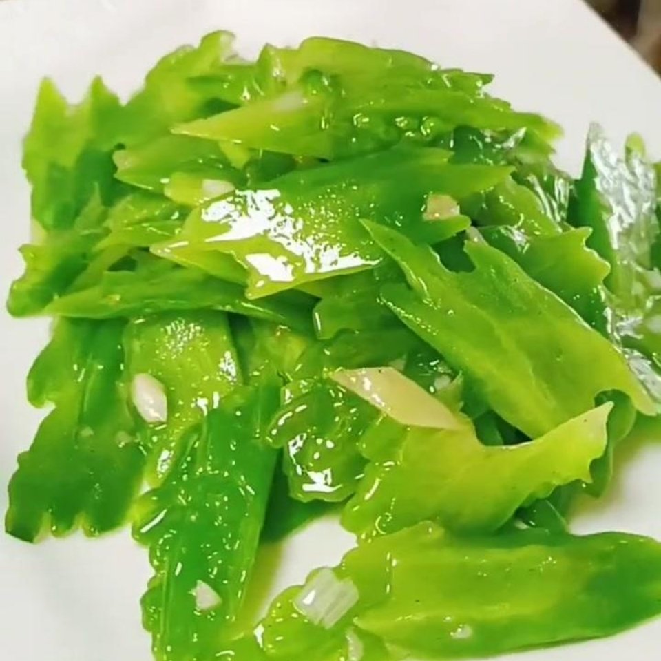人要保持少年气，嘴却先怂了。很多东西不敢吃了，准确说是不想去吃，也吃不出原来的乐