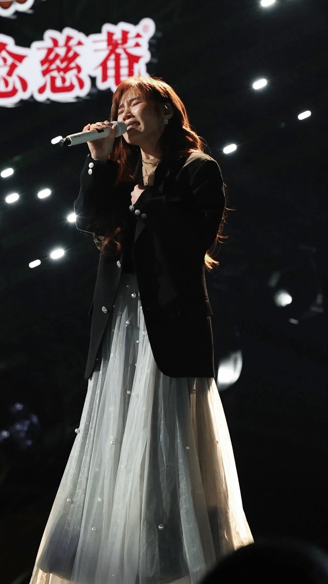 李佳薇的修音师要失业了行走的CD李佳薇 气息稳到离谱太牛了👍都被姐姐圈粉了，太