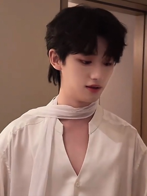 好白的衣服 