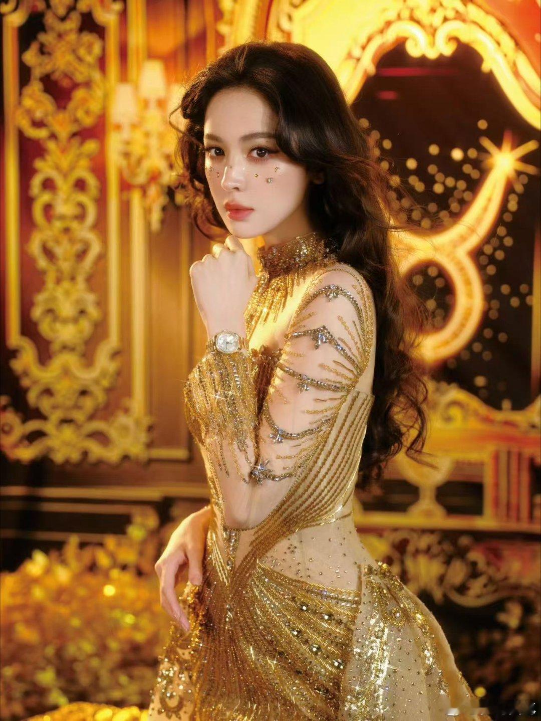 娜扎cos金牛女神美爆了娜扎今天生日，首先祝她生日快乐！！其次！超级期待她的新剧
