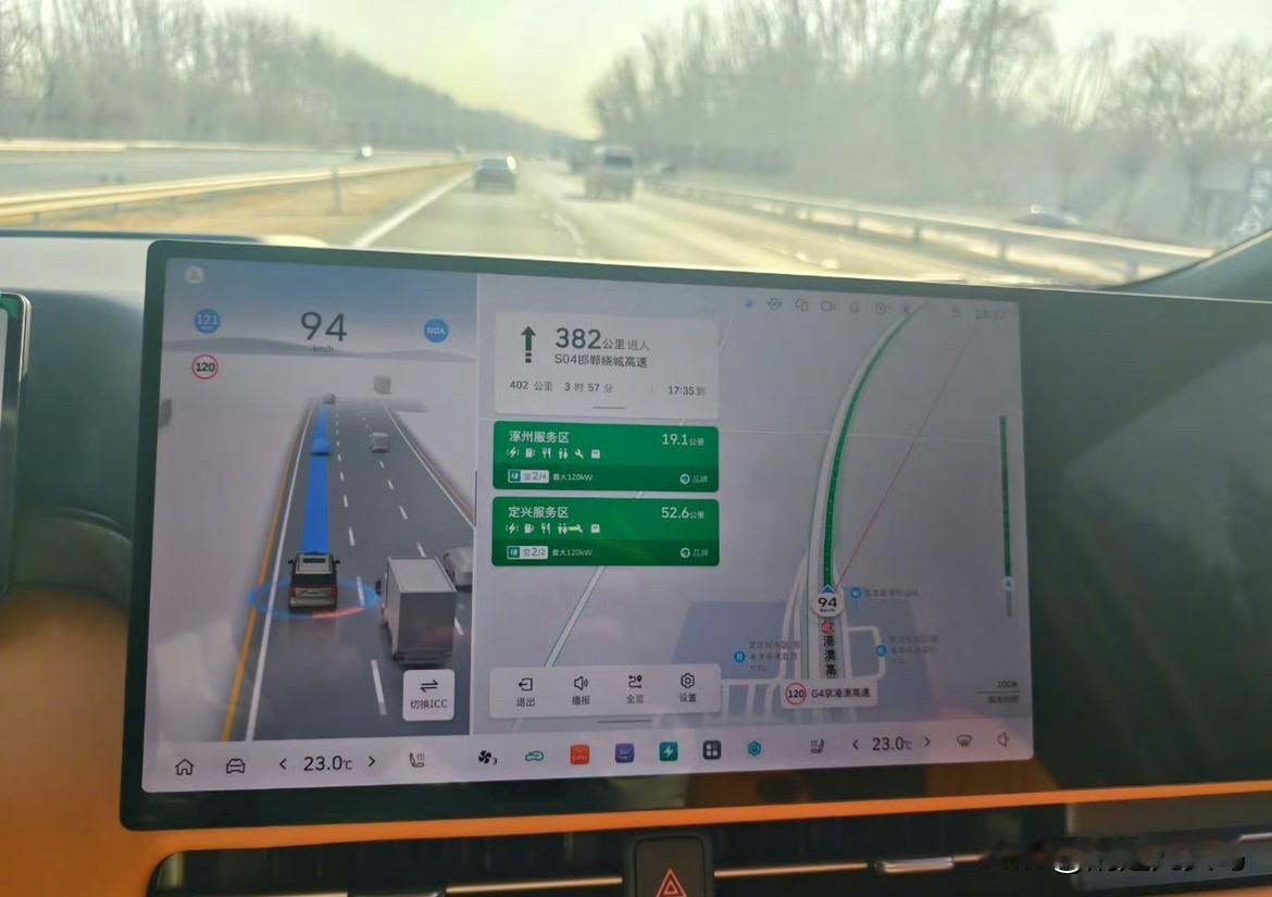 理想的5C充电，蔚来的换电，我觉得都比加油还方便，最起码省去沟通成本。
5C v