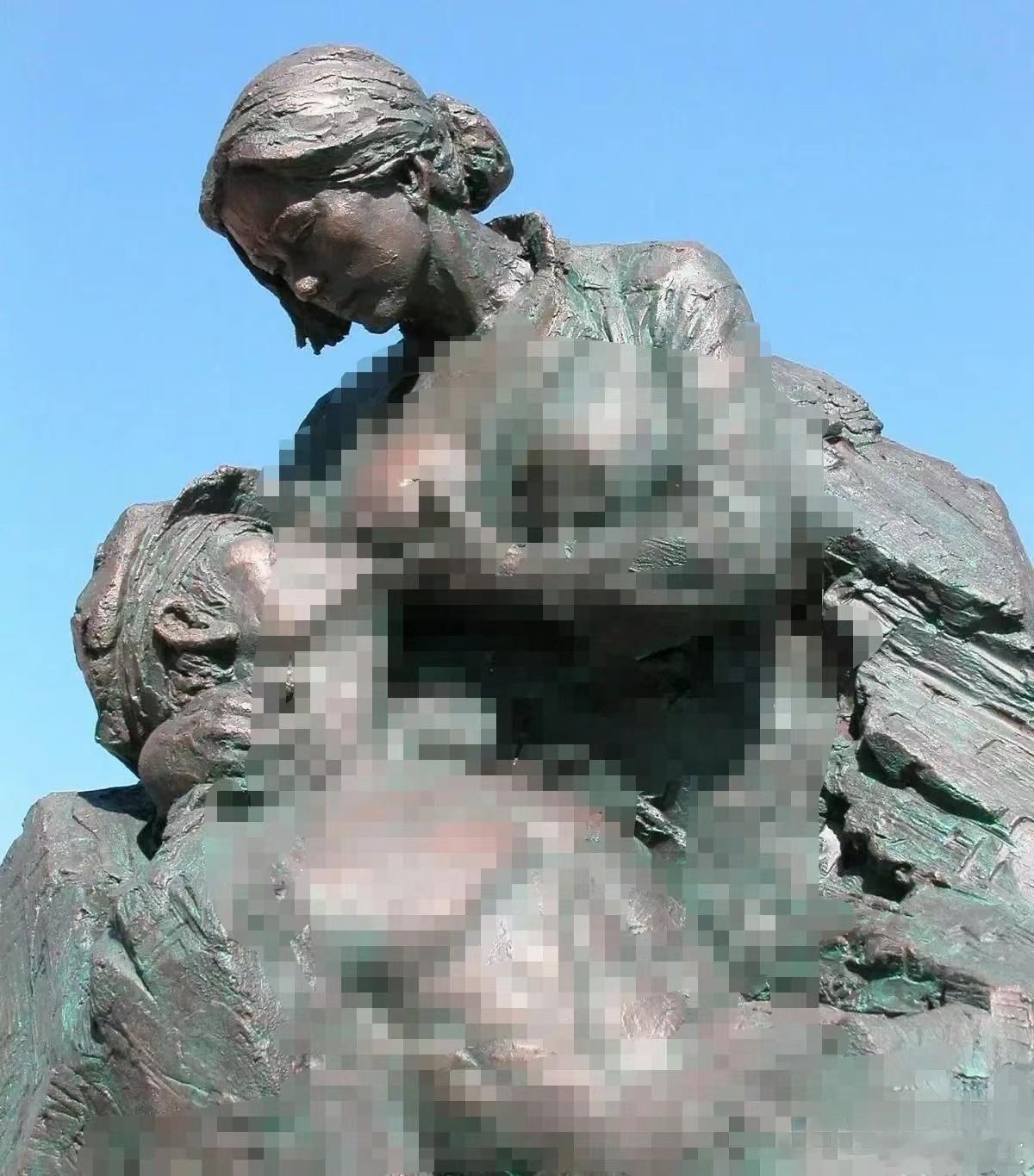 1941年，山东哑巴女子明德英，用乳汁救活了八路军小战士庄新民。44年后，时年6