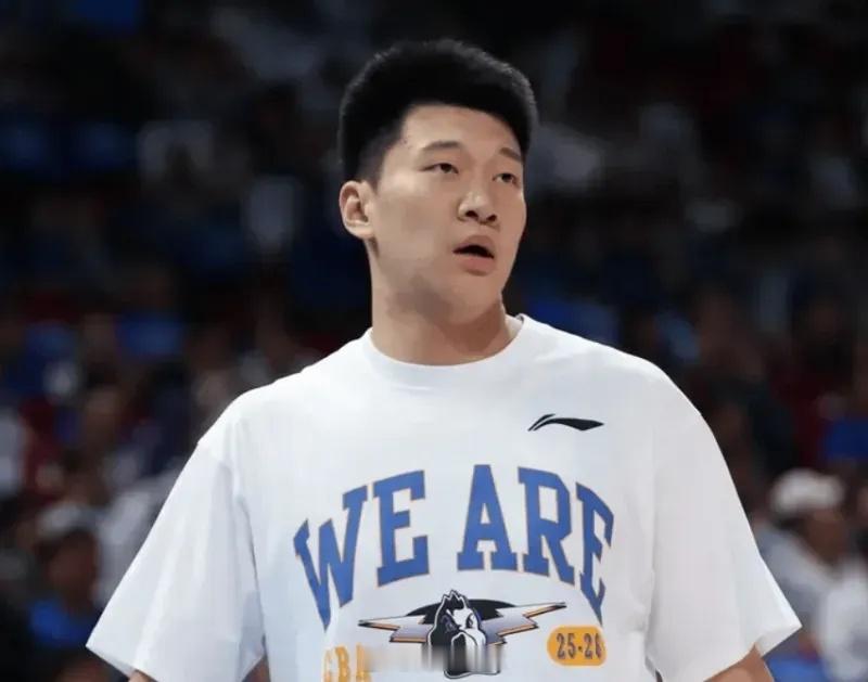 今晚CBA季后赛：上海男篮将对阵北京男篮。赛前，北京男篮球员雷蒙接受媒体采访，谈