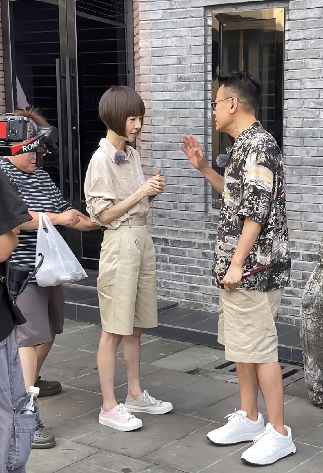 陈鲁豫几十年没变过！

你们发现没有，主持人陈鲁豫的发型，几十年没有变过！

从