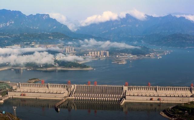 日本军事评论家白川司曾警告：三峡大坝，这座被中国视为“国家骄傲”、名列世界最大规