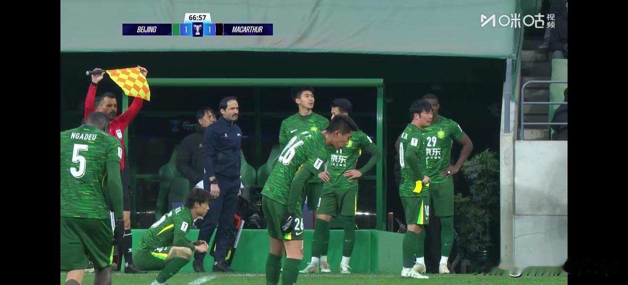 国安亚冠收官辣眼名场面：输澳超垫底队+内讧爆铲+全武行，亚足联坐等创收？
 
主