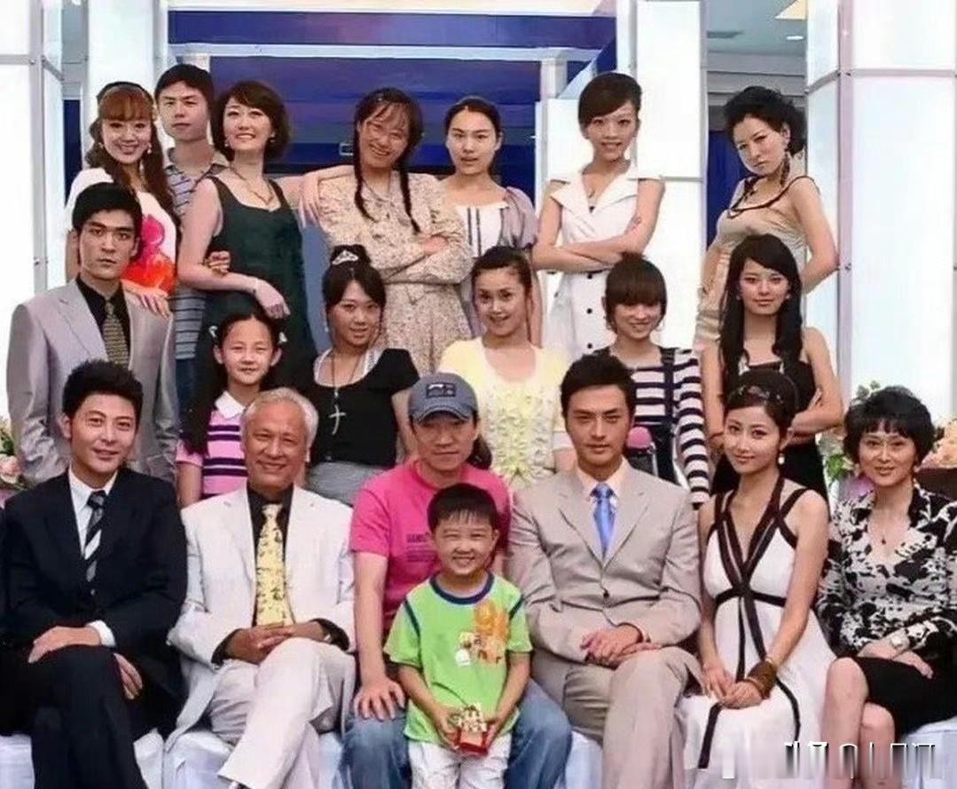 翻到当年《丑女无敌》的剧照，才发现辛芷蕾居然也在里面？ 