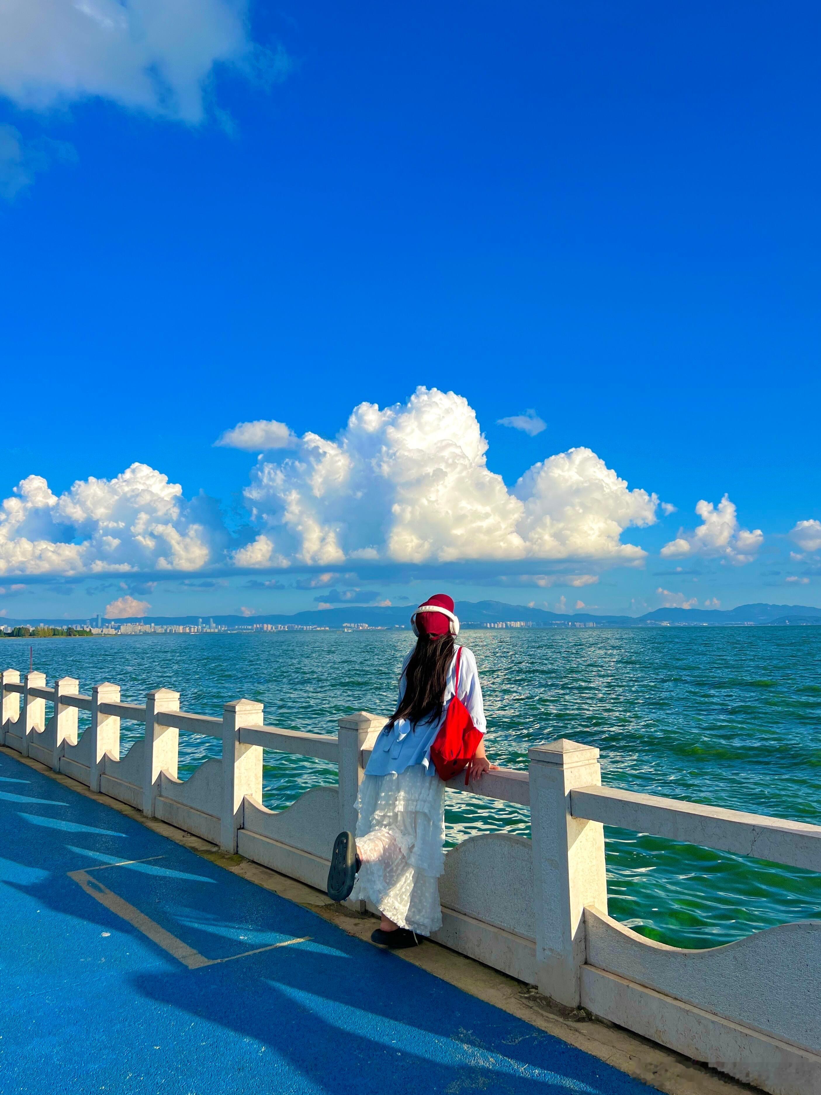 日常[超话] 不是深圳海边🌊 这里是昆明～谁能想到昆明的秋天这么美啊[憧憬][