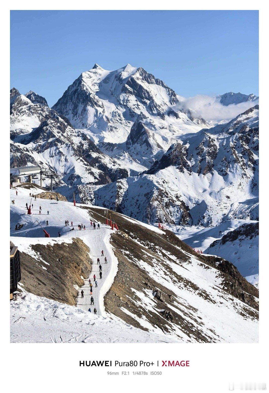 专属于滑雪人的双旦氛围去年圣诞节在法国霞慕尼，今年在三峡谷，这两年都是跟老铁一起