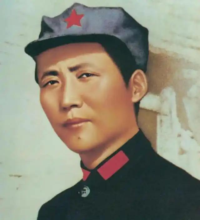 [微风]1933年，毛主席来到一位农妇家躲避敌人的追捕。不久，敌人进村搜查，问村