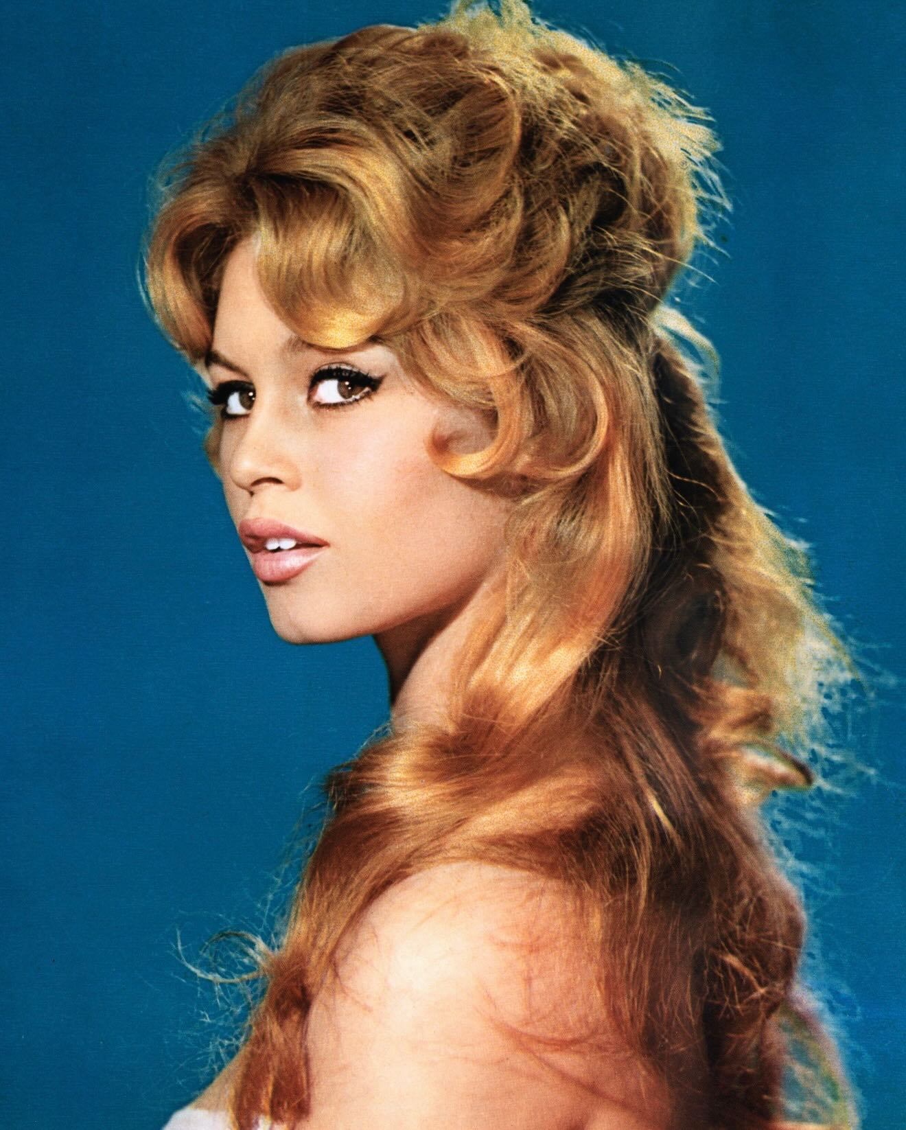 演员碧姬芭铎去世 法国传奇影星碧姬·芭铎去世，享年91岁。R.I.P1956年，