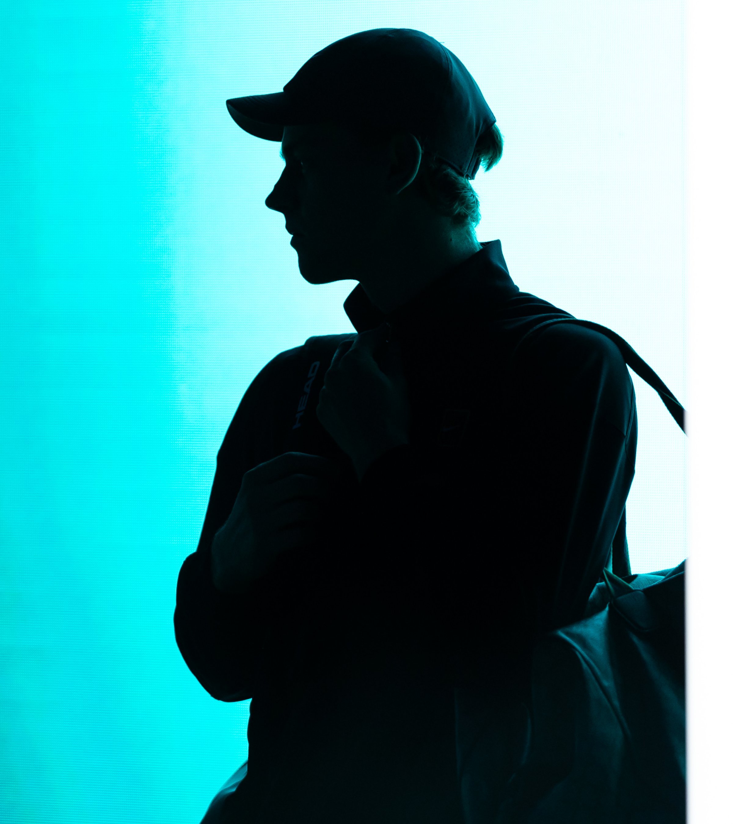 巴黎，你是能出片的。室内赛确实能拍出独特的韵味。巴黎，你也是能出人的。一晚上送谢