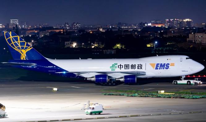 台湾青鸟们看见了不得心慌？9月13日，有航空爱好者在台北桃园机场拍摄到N438G