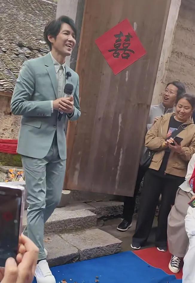 看了无修图的钟汉良后，再也不相信有什么不老男神了！都是强行的包装和人设！