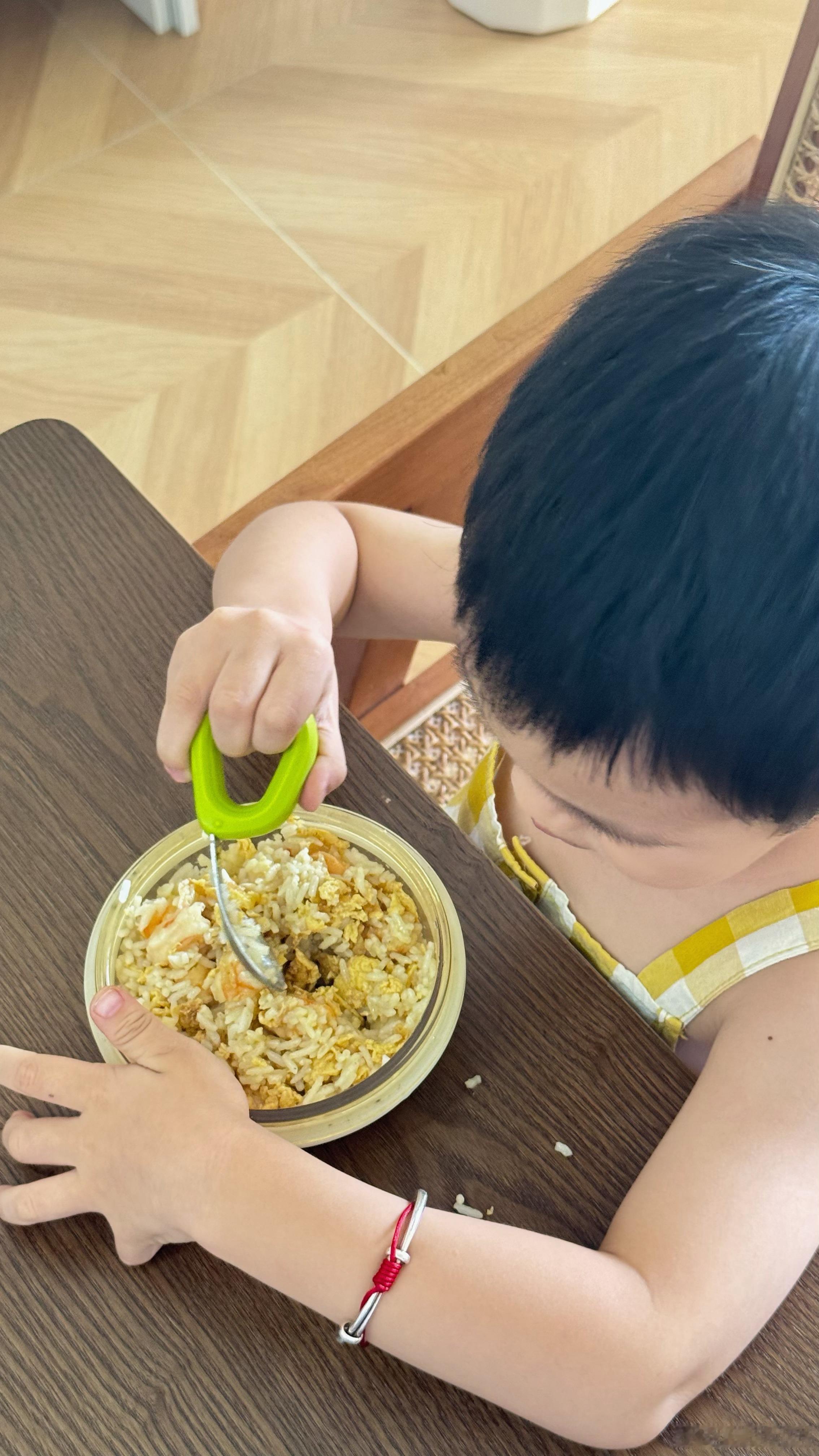 一到吃饭就这样、、、、、、、 