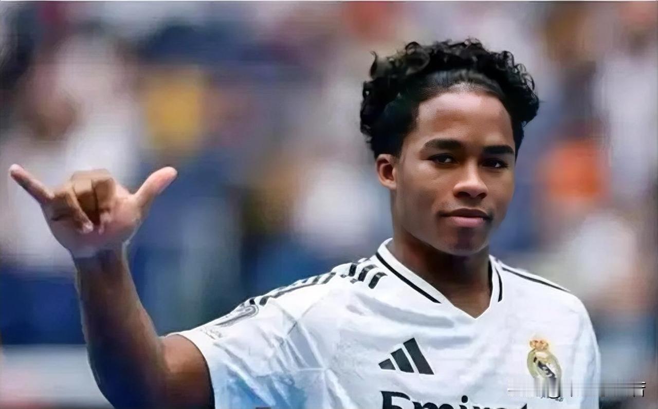 恩德里克！皇家马德里俱乐部明确表示愿意在冬季窗口出租球员恩德里克。因为明年是世界