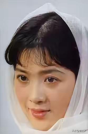 演员龚雪
《大桥下面》，影片一放映，便红遍全国。现在演员很难做到。