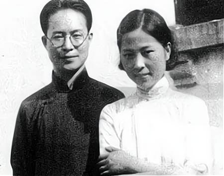 1934年，沈从文婚内出轨，妻子气得回了娘家。此后半生，两人形同陌路。1966年