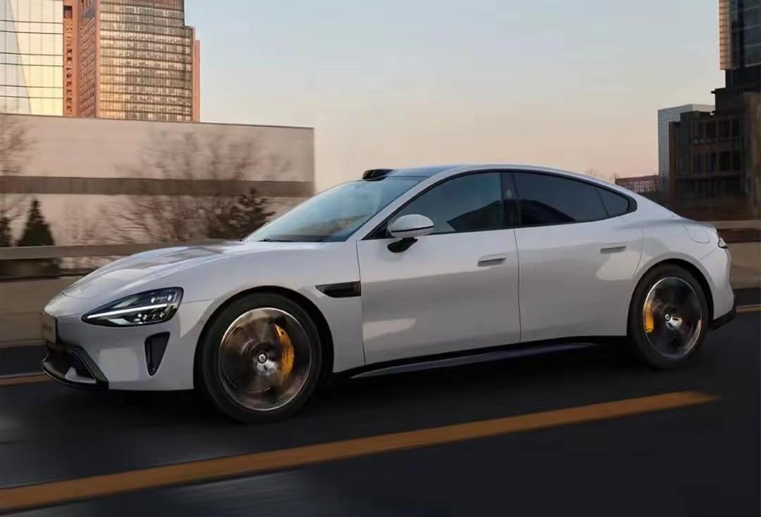 《深度试驾小米 SU7，真0万？》

当小米 SU7 以 30 万的价格亮相市场