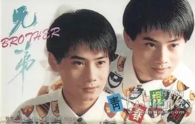 90年代初，双胞胎兄弟楚奇楚童凭借《越飞越高》红遍全国，被誉为“内地小虎队”。然