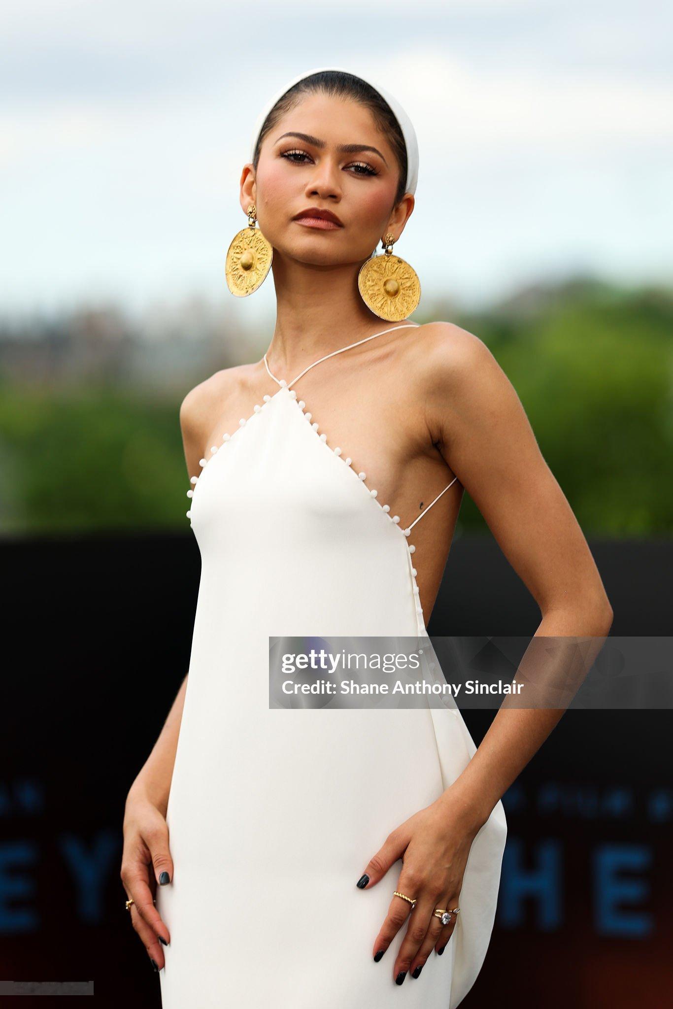 Zendaya 亮相 "The Odyssey" 伦敦首映  🤍马不停蹄的步入