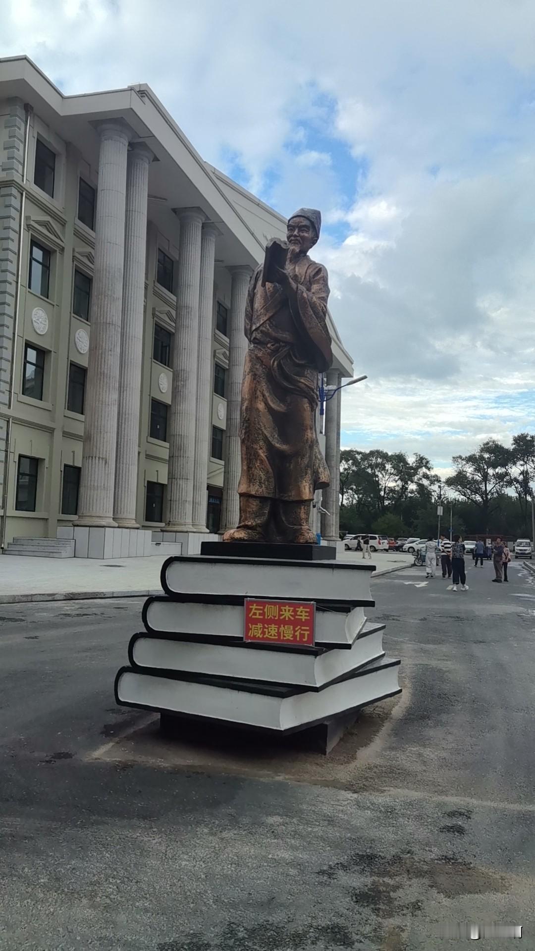 儿子告诉我他们学校中秋国庆连放13天假期，天啊，我刚跋山涉水送去，又要回来啃老，
