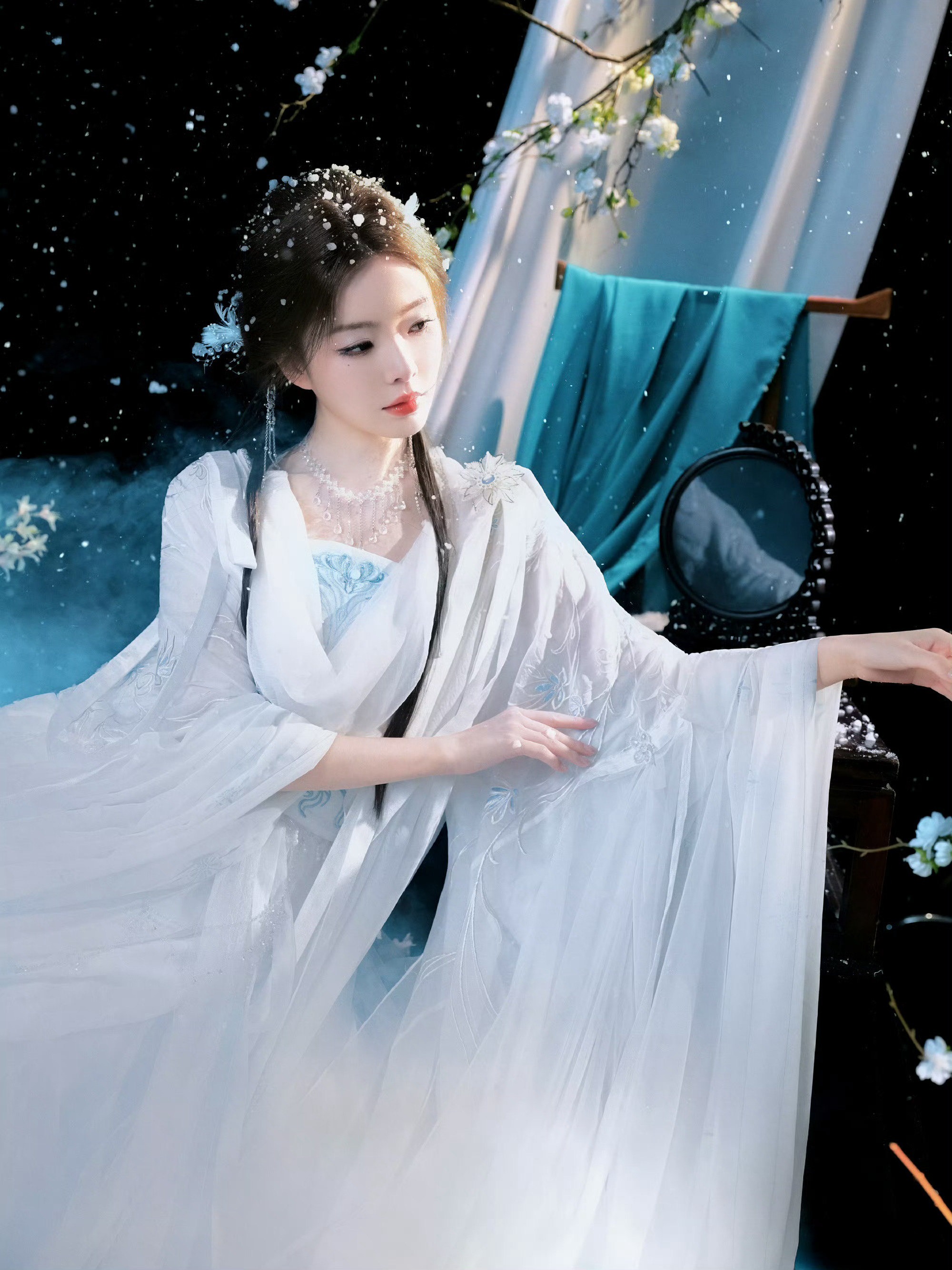 陈卓璇刘宇合作舞台陈卓璇刘宇友谊 陈卓璇刘宇合作舞台《化雪》真的很好听好，陈卓璇