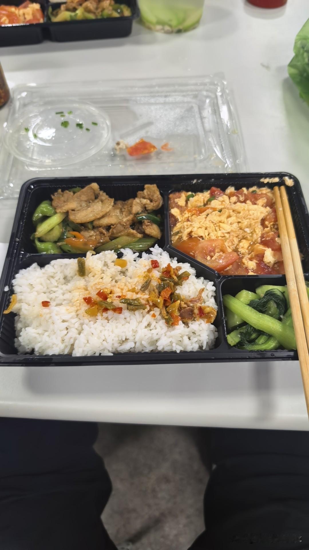 一个人做饭吃，真的是又好又不好，好的是自己想怎么做就怎么做，口味随自己的意，吃饭