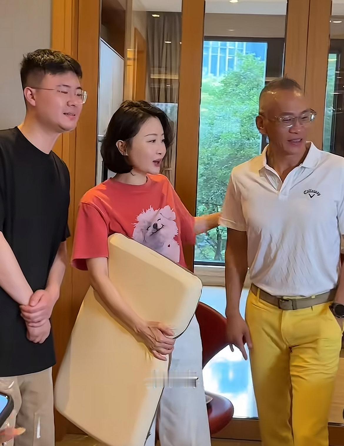 曲美家居富二代“泽龙”这次是真服了
探望忘年交“你们的姐夫”，短短三分钟的视频，
