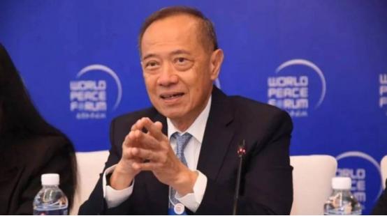 美国敢打伊拉克，敢炸南联盟，为何到了中国家门口反而只敢“溜边擦过”？前外长杨荣文