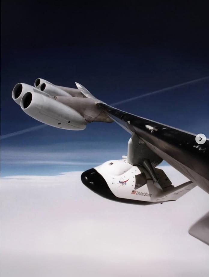 NASA X-38 是一款实验性的无翼升力体飞行器，于 1995 年至 2002