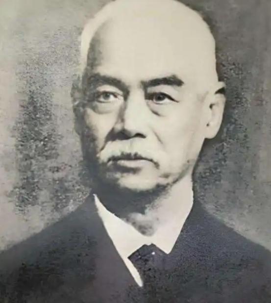 1872 年 8 月 11 日，容闳率领 30 名中国幼童从上海出发赴美留学，开
