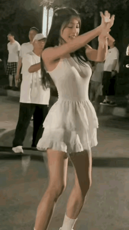 看到这原来我们不是不喜欢看广场舞，只是条广场舞的人不一样，如果是年轻人在条，那绝