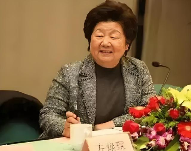 1996年， 左宗棠 曾孙想回 上海 养老，写信给市委申请分套低层公房。时任上海