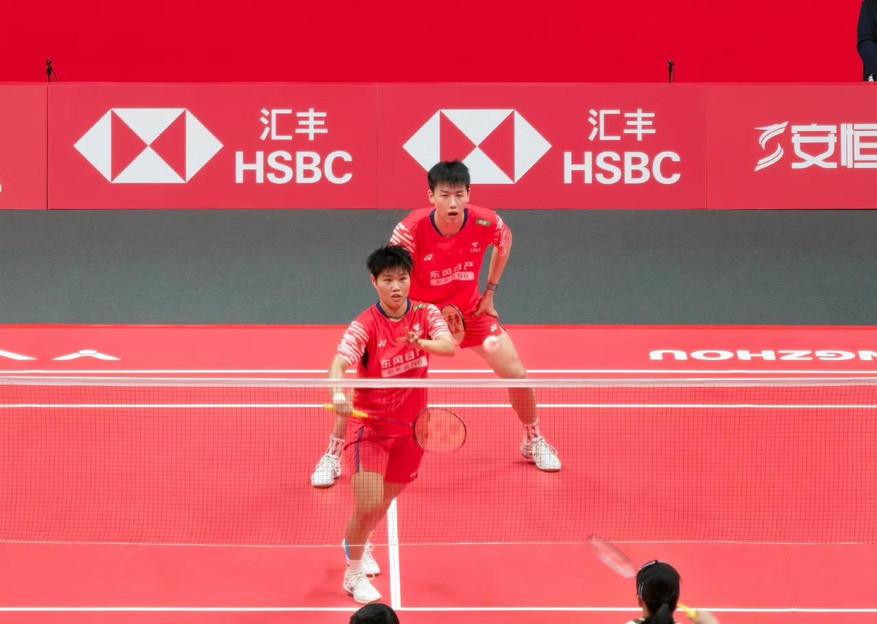 旗开得胜[赞]！
冯彦哲/黄东萍🇨🇳总决赛开门红[笑哭]！
刚刚冯彦哲/黄东