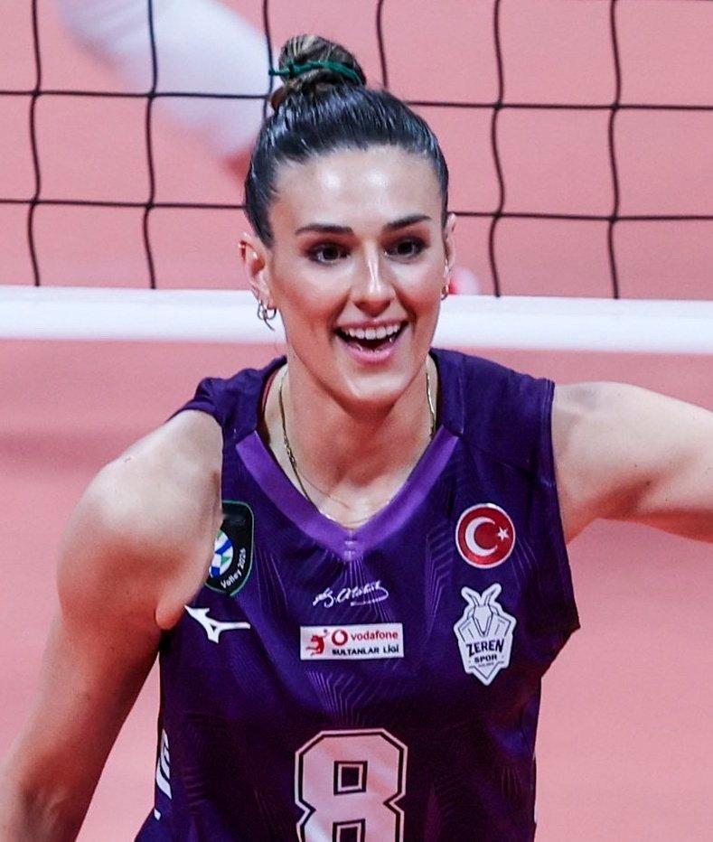 🇷🇸阿莱克西奇无法参加伊萨奇巴希的比赛。📍今天，患者背部出现疼痛和痉挛，随