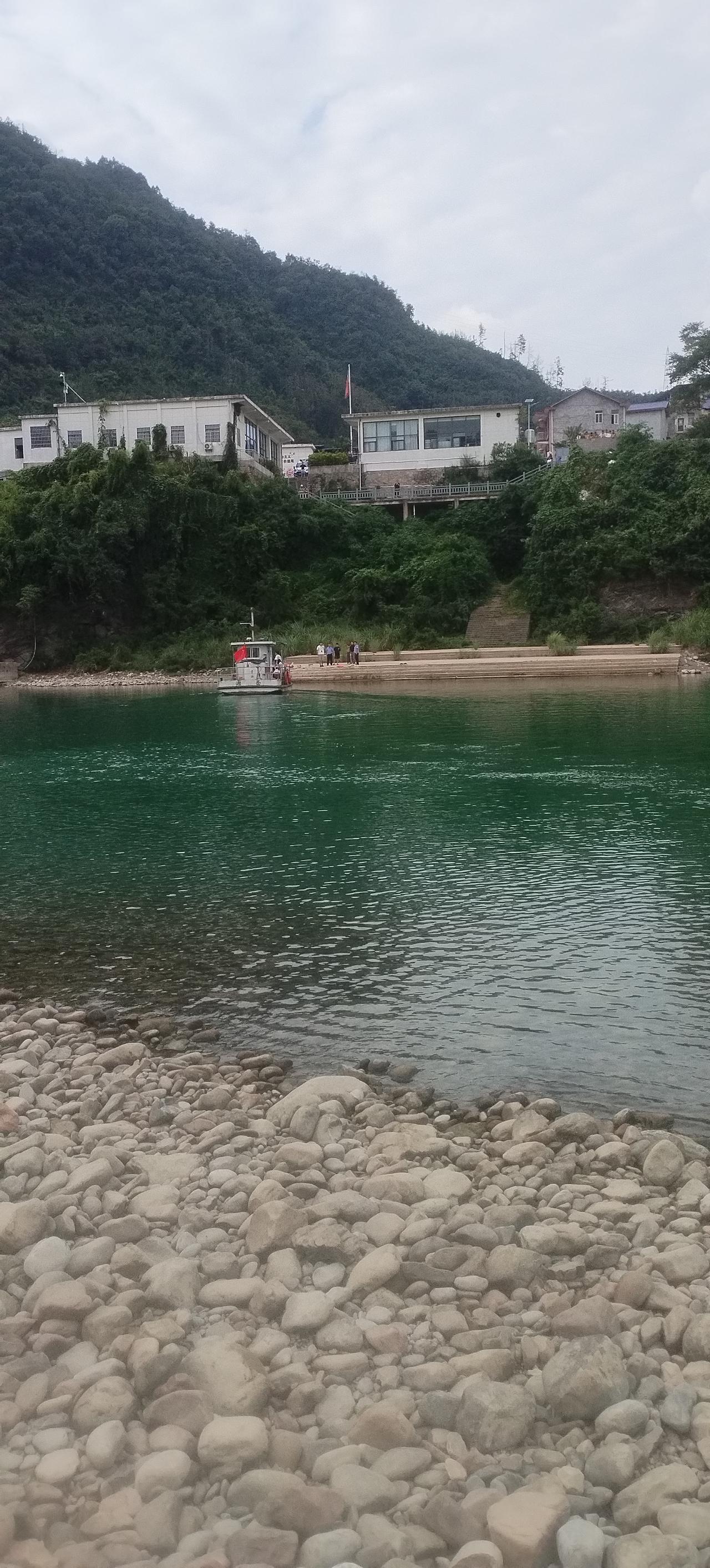 永顺县润雅乡麻阳村石桥渡口发生溺水事件，所有在场人员参加尽力抢救，我们也已经尽力
