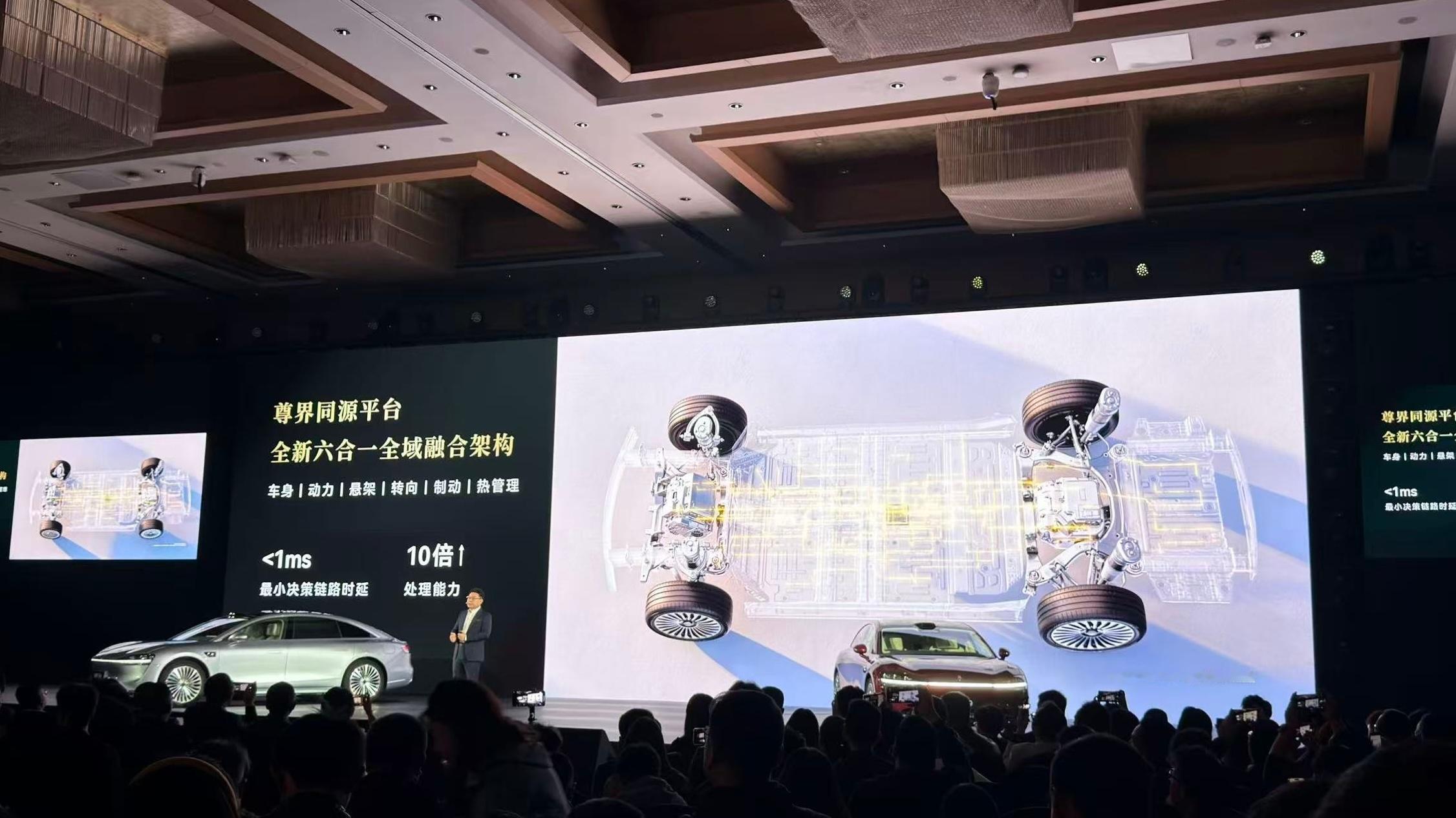 鸿蒙智行旗舰9系重磅登场，30万级豪华轿车首选实至名归！全新演绎寰宇美学，寰宇之