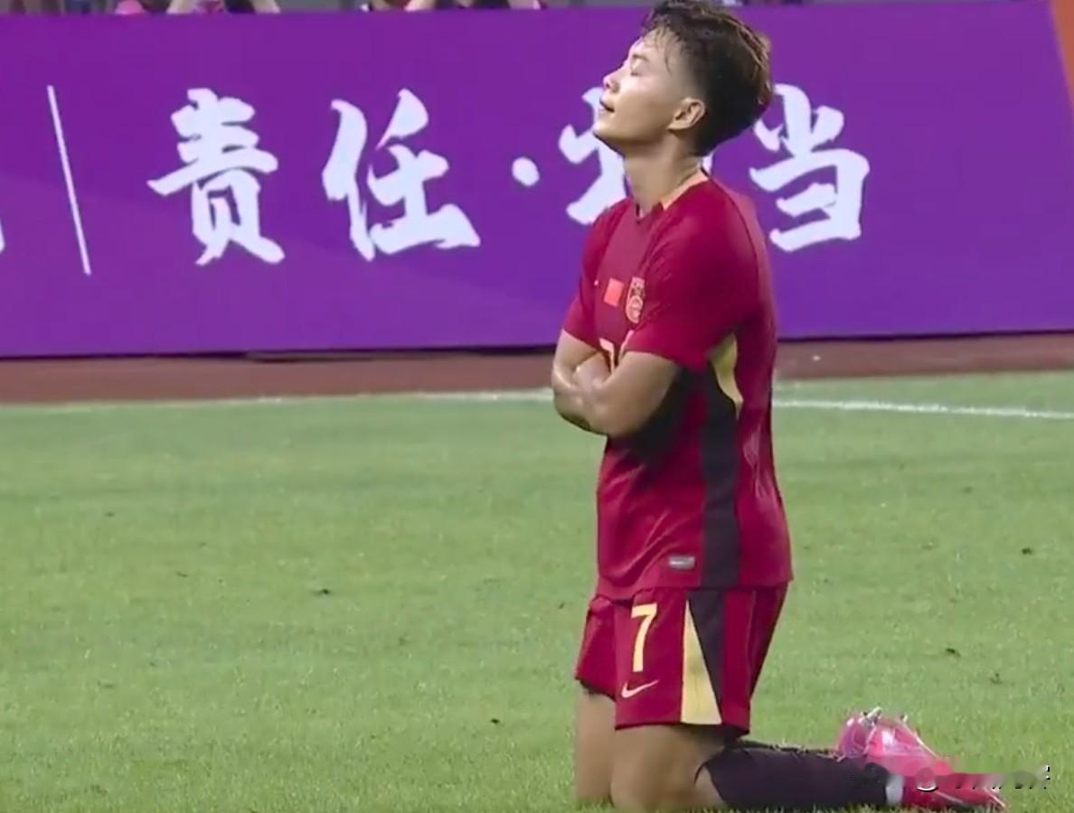 王霜破门难救主！武汉热身赛中国女足1-2 不敌俄罗斯女足！
 
今晚19:35，