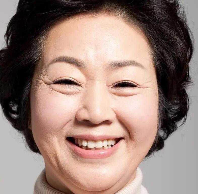人老了，最该守住的是自己：当孩子不耐烦时，请做好这三点

小区张阿姨蹲在菜市场抹