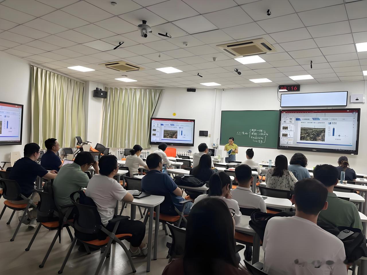 高校评价体系：勿以顶尖科研人才的标尺，去衡量每一位普通教师

无数青年教师，正在