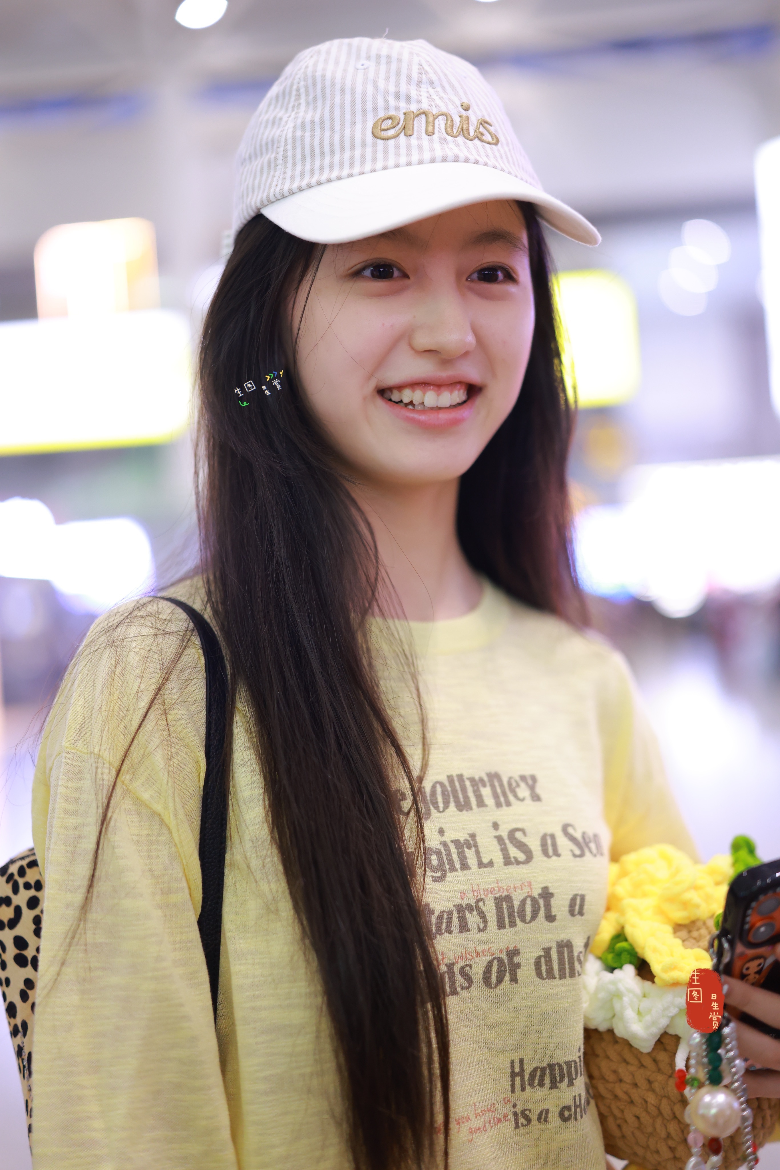 少女如风裴佳欣，活力甜美💛最近上海机场出图 