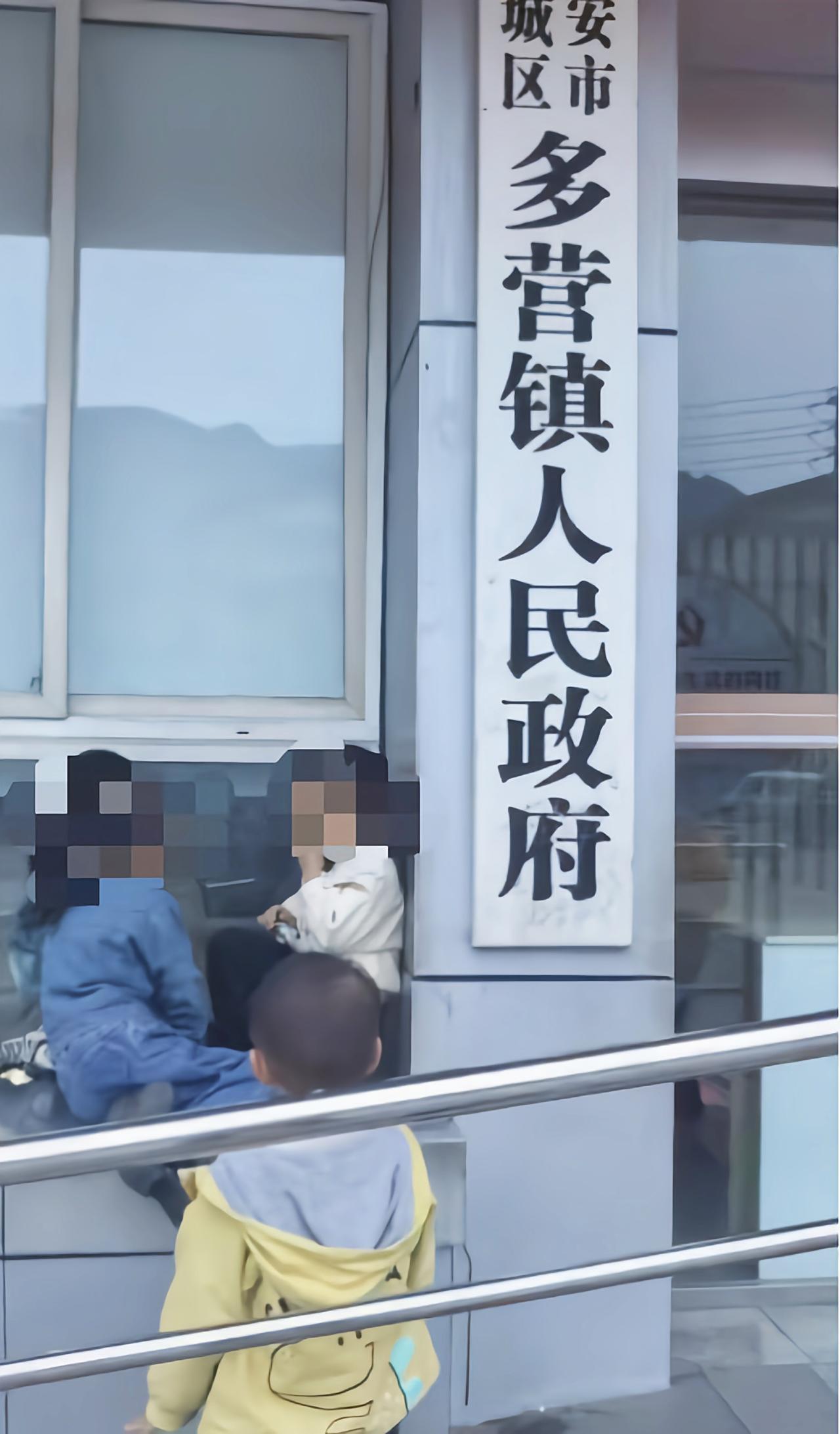 “这不得上央视！” 四川雅安，清晨时分，多营镇镇政府保洁阿姨像往常一样清扫大院，