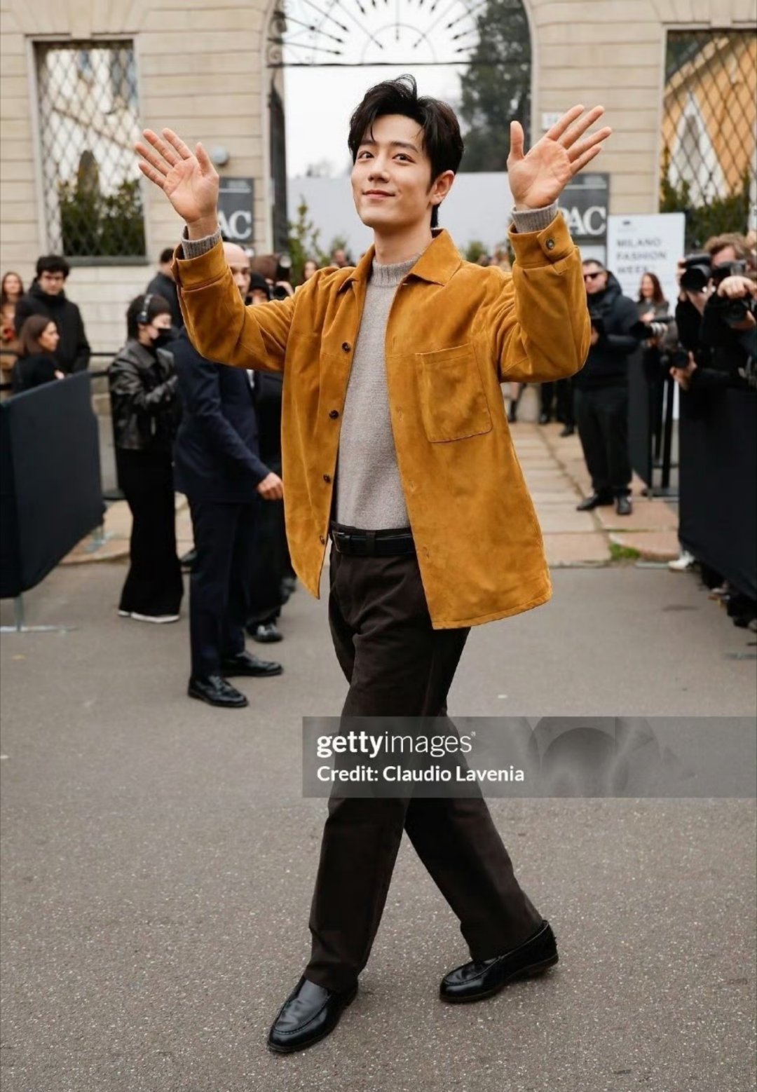 肖战看秀霸榜世趋时尚度满分是💯，你给肖战打几分啊？