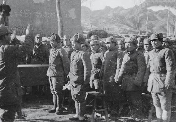 1941年，一个日本人带着26名被俘的八路军战士闯入115师驻地，大喊道：“我要