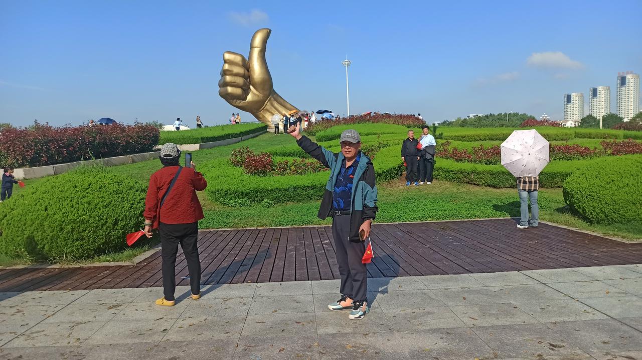 十一黄金周，来到山东威海乳山银滩，漫长的27公里金色沙滩，拱卫着渤海湾，装点着美