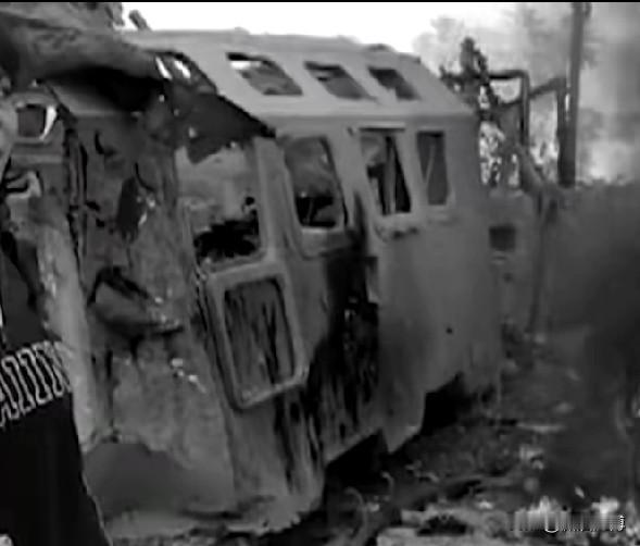 特朗普在位时的两个阶段就是战争的缔造者，多少人生灵涂炭、死于非难，这样的人也许能