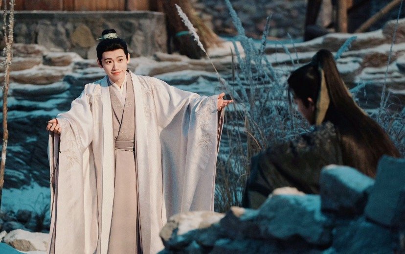 没想到《逐玉》里还有这么可爱的幕后，李卿拍戏接连三次意外翻车，本来是小失误，结果