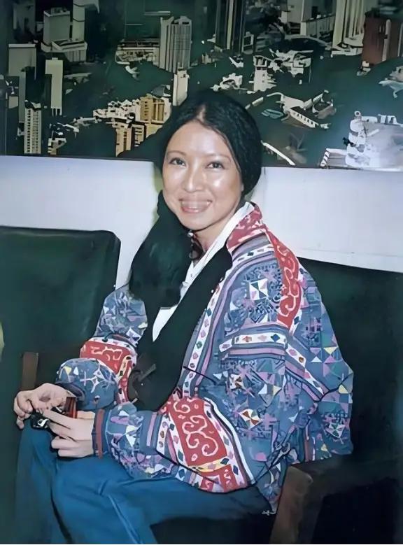 1991年，48岁的三毛因子宫内膜肥厚，住进了台湾荣民总医院。手术的第二天，在医