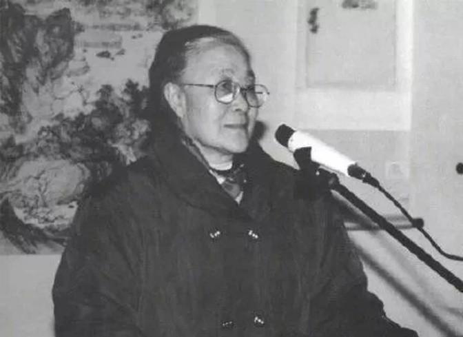 2003年，徐悲鸿的女儿收到了同父异母的弟弟送来的一个皮箱，只见里面都是一元两元